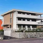 Domus Aurus Luxury Apartmán *
